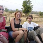 Marie, Adeline et Guilhem dans le pick-up